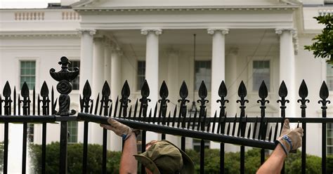 White House fence to get new spikes 